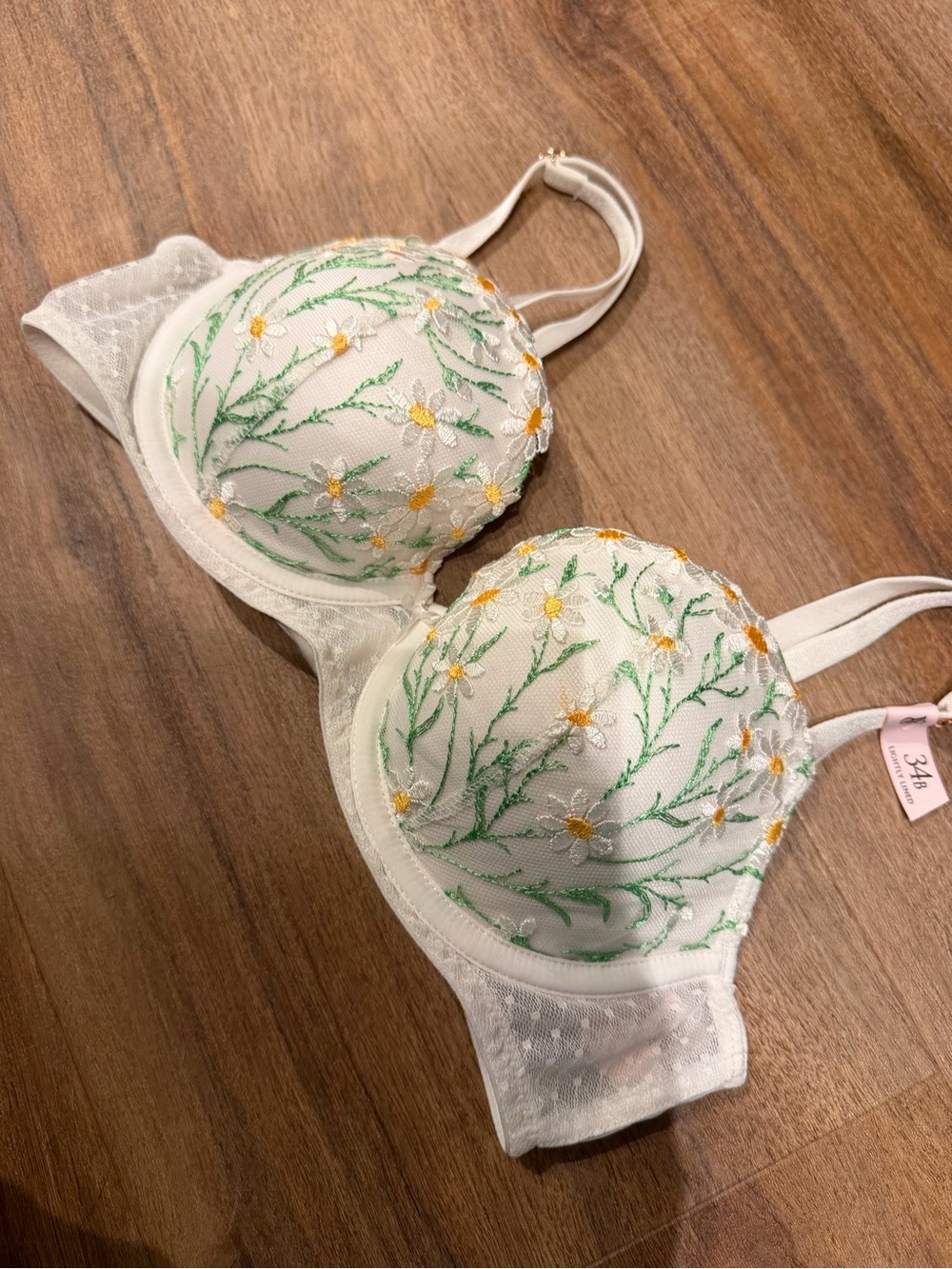 NWT Victoria's Secret White Floral Embroidered Dream Angels Bra